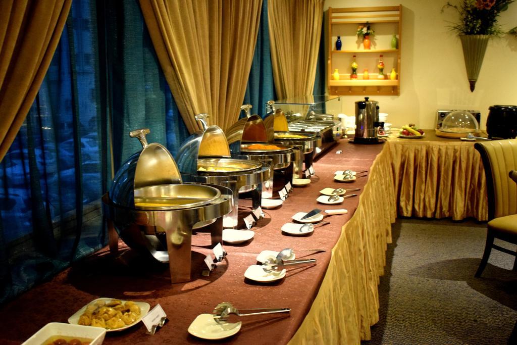 เนจูม อัล เอมารัท Hotel ชาร์จาห์ ภายนอก รูปภาพ