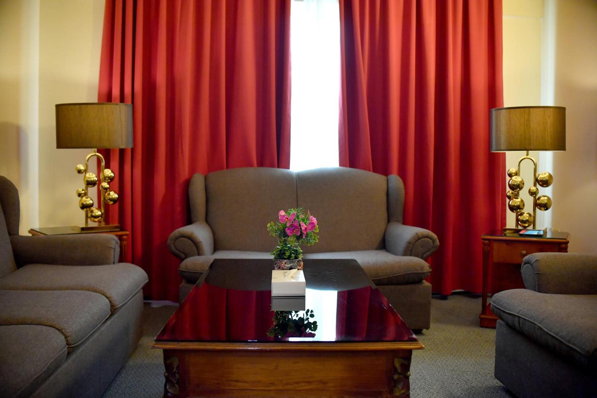 เนจูม อัล เอมารัท Hotel ชาร์จาห์ ภายนอก รูปภาพ